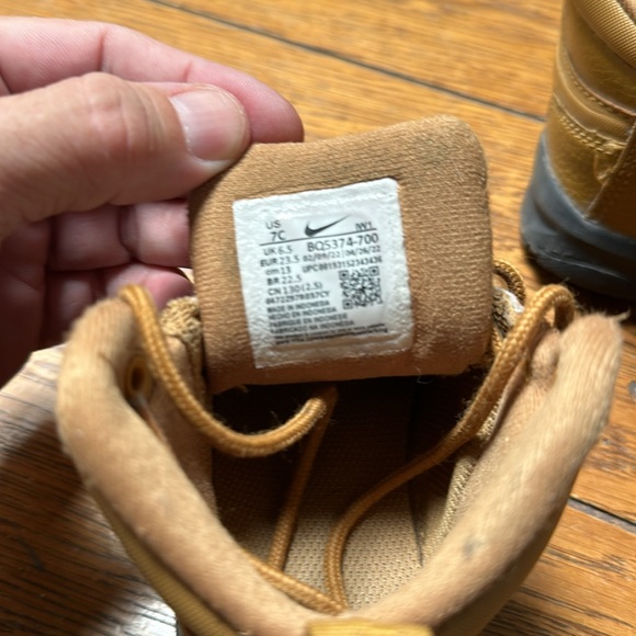 Nike manoa boots size 7c - Picture 5 of 8